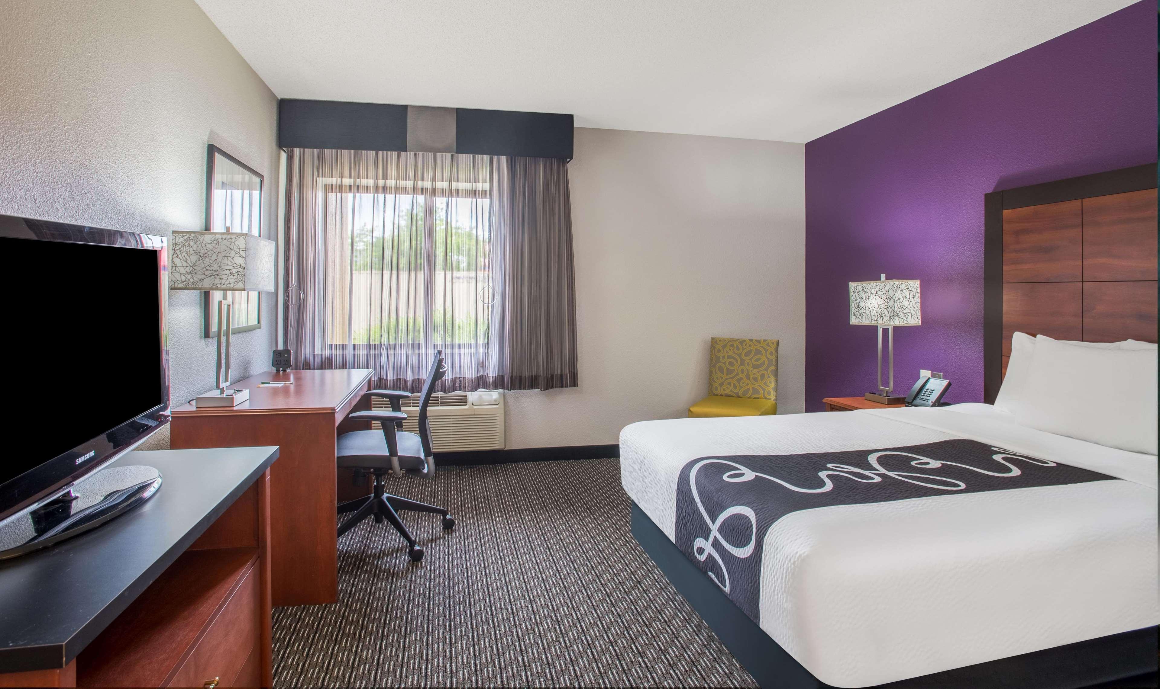 La Quinta By Wyndham Atlanta Roswell Hotel Exterior photo
