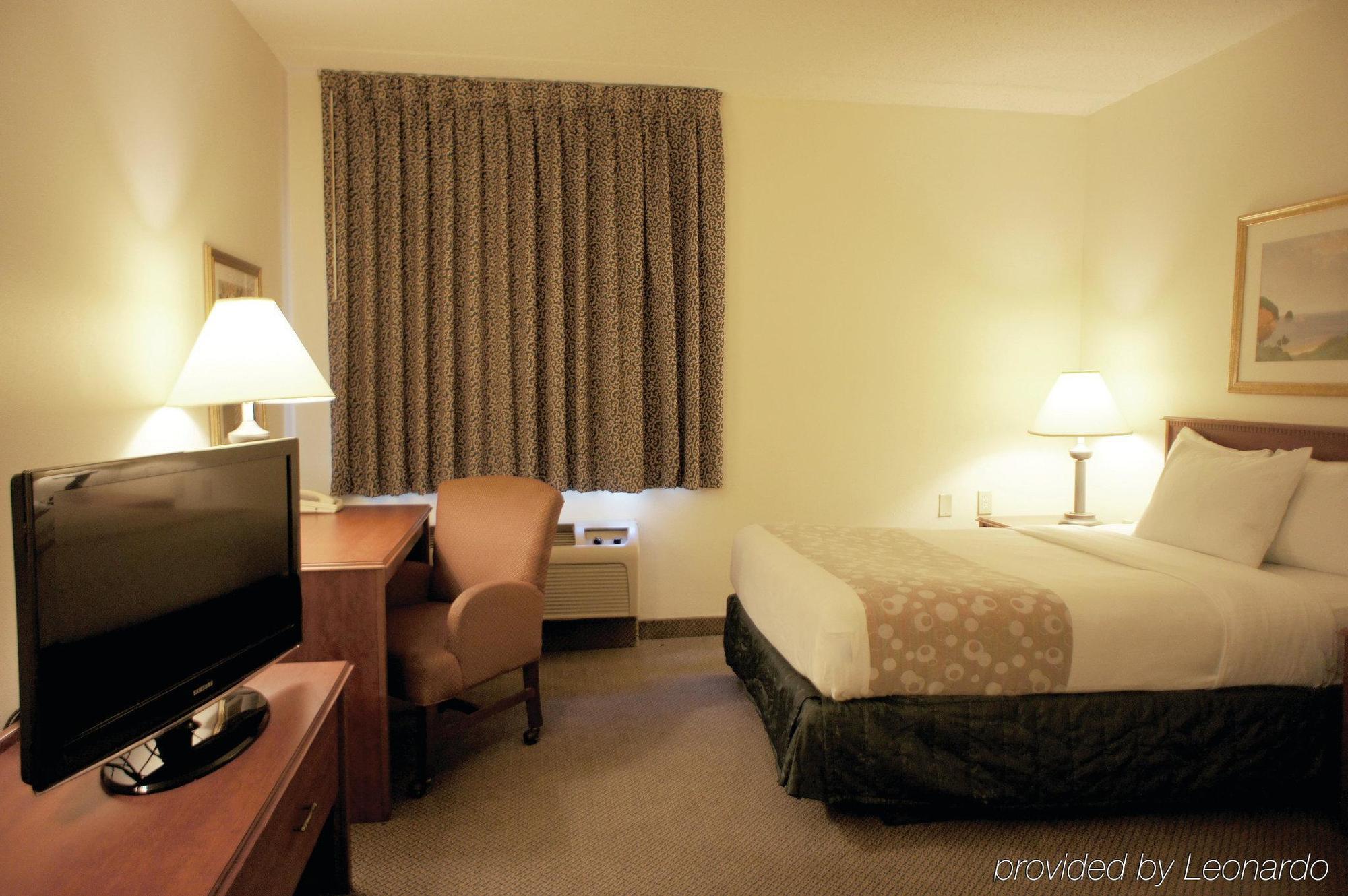 La Quinta By Wyndham Atlanta Roswell Hotel Exterior photo